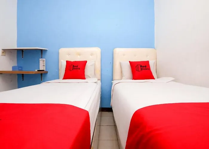RedDoorz Near Kota Lama Semarang